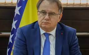 Oleg Čavka rukovodi istragom: Pretresi na Američkom univerzitetu u Tuzli  zbog diplome direktora OSA-e