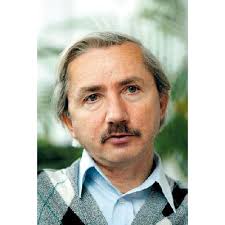 László lengyel právnické vzdelanie ukončil a získal titul „doktor práv v roku 1975 na právnickej fakulte elte v budapešti. Pretorianusok Kora Lengyel Laszlo Megint Eretnek Infovilag