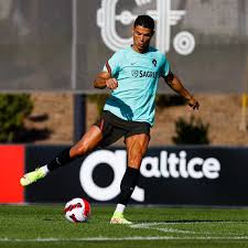 With natural flavors and colors, #cr7drive is a modern sports drink, light tasting and formulated to fuel the drive in all of us. Cristiano Ronaldo On Twitter E Sempre Um Orgulho Voltar A Selecao E Representar O Nosso Pais