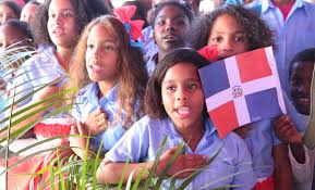 Esta se celebra en varios países del mundo aunque en fechas diferentes, pero en casi todos coincide con la llegada de la primavera y es un simbolismo interesante porque con los estudiantes reverdece la esperanza de que tendremos un país mejor, ese que todos y todas soñamos y merecemos. Para Que Ha Servido Destinar El 4 Del Pib A La Educacion