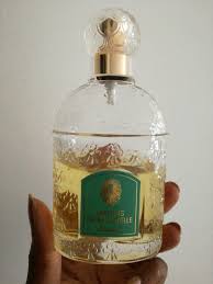 Il recèle cependant une pointe de séduction énigmatique, comme des images subliminales qui ne devraient pas être là. Guerlain Jardins De Bagatelle Eau De Parfum Pour Femme 100 Ml Inci Beauty