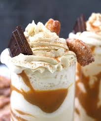 Ten mały, otwarty świat, dzięki któremu w polskich restauracjach obok schabowego funkcjonują bruschetty, zamiast grzanek, w deserach same puddingi i creme'y brulee, tudzież, bardzo polskie brownie. Dulce De Leche Milkshake Best Summer Dessert Drink Cook With Kushi