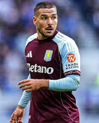 Credit where it's due 🇦🇷 👏🏾 Emiliano Buend&iacute;a looked set to leave last  year, but during pre-season he revived his Villa career with some standout  performances. His loan spell at Xabi Alonso's
