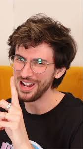 Who are y'alls favourite LGBT/ LGBT themed YouTubers ? Here are some that I  quite like 😺👍 : r/trans