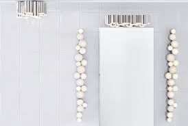 Con un grande specchio da parete o un gruppo di piccoli specchi la stanza appare più luminosa e spaziosa. Illuminazione Bagno Ikea Bagno Ikea Lampade Da Bagno Illuminazione Bagno Ikea