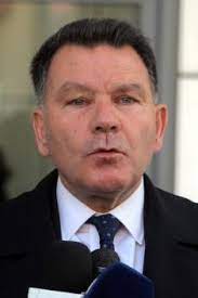 Η ηλικία του υποψηφίου, 2 μόρια ανά έτος μετά το 18ο μέχρι το 21ο, με ανώτατο όριο τα έξι (6) μόρια. Ale3hs Koygias Biografia Biografiko Ishow Gr