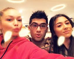 One direction star zayn malik has split from supermodel gigi hadid, the sun's bizarre column can reveal. Gigi Hadid Zayn Malik Feiern Gemeinsam Mit Ihren Familien Weihnachten Promicabana