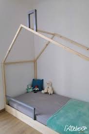 Fabriquer Un Lit Cabane Pour Moins De 110 Euros En 2020 Avec Images Lit Cabane Cabane Lit