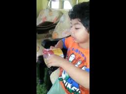 Caranya cukup mudah potong singkong agar lebih mudah dimakan lalu berikan kepada ayam. Bahaya Makan Maggi Youtube