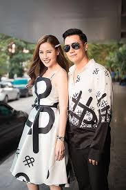 Xuất thân là người mẫu, sau đó cô lấn sân sang lĩnh vực ca hát. Quáº¿ Van Ná»•i Ä'oa Vi Bá»‹ Noi Xui Viá»‡t Anh Pháº«u Thuáº­t Tháº©m Má»¹ Ngoi Sao