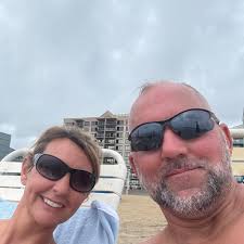 Snoopy w/ Chris Hacker Trucking. Peterbilt 379. #peterbilt #peterbilt379  #peterbilttrucks #mactrailer #coalbucket #coalbucketnation #originalcontent  #coalkeepsthelightson #classpays #coal #friendsofcoalky #friendsofcoal  #coalkeepsthelightson💡