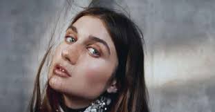 Jerry Heil снялась в роскошной фотосессии для обложки ELLE