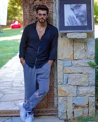 Through his stories from instagram it turned out that the showgirl is a bit desperate. Belen Rodriguez And Can Yaman A Gesture On Instagram That Was Not Reciprocated