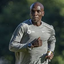 Kenya's eliud kipchoge carved out his own piece of history by becoming the first person to run a he was 10 seconds ahead of the pace at the halfway mark of the race before appearing to slow in the. 2020 London Marathon Men S Preview Kipchoge The Heavy Favorite