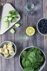 Gruner Smoothie Mit Spinat Und Banane Liveandlaughagain Spinat Smoothie Grune Smoothies Rezepte