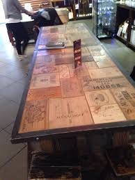Shop 600 top brass coffee table and earn cash back all in one place. Vintage Wine Case Tabletop Tafel Waarvan Het Bovenblad Van Oude Wijnkisten In Een Metalen Frame Is Gemaakt Wine Box Table Wine Box Crafts Wine Crate Table
