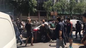 Cabify se suma a la marcha de uber de barcelona. Uber And Cabify Suspend Services In Barcelona After Attacks By Taxi Drivers