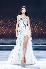 Năm cuối đại học, cô bắt đầu tham gia các cuộc thi nhan sắc ở địa phương. 7 á»©ng Vien Sang Gia Cho VÆ°Æ¡ng Miá»‡n Hoa Háº­u Hoan VÅ© Viá»‡t Nam 2019 Vietnamnet