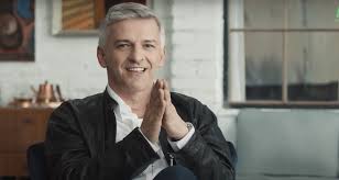 Művészetét több állami és szakmai elismeréssel is díjazták. Alfoldi Robert Torolte A Posztot Amiben Leirta Hogy Kizavartak Egy Peksegbol Szmo Hu