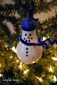 Simply place a loop of red and white baker's twine at the bottom of the bulb using. Recycled Light Bulb Christmas Decorations Weirdomatic