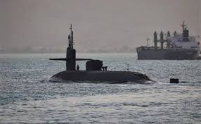 Guardia Revolucionaria de Irán afirma que confiscó un submarino de EU en Ormuz; Washington impone sanciones al sector aéreo iraní