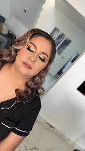 Maquillaje y Peinado para Quinceañera en Verde Olivo