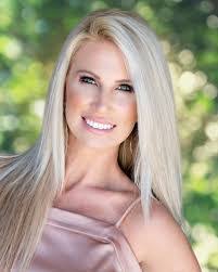 Ashley Holt's Instagram, Twitter & Facebook