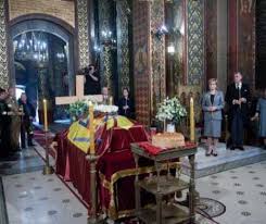 Protosingerul arhiepiscop din curtea de arges, caliope ichim a declarat, marti, corespondentului mediafax ca totul este pregatit pentru funeraliile regelui mihai, existand reprezentantul arhiepiscopiei a mai precizat ca deocamdata reprezentantii casei regale nu au luat legatura cu catedrala. Regina MamÄƒ Elena A Fost ReinhumatÄƒ La Curtea De ArgeÈ™ Evenimentul Istoric