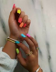 Ver más ideas sobre manicura de uñas, uñas de gel bonitas, uñas de maquillaje. Piel Morena Colores Para Piel Morena Unas De Gel Bonitas Unas Para Piel Morena