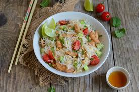 Recette Salade De Vermicelles De Riz Au Poulet Tomates Concombre Et Cacahuetes En Video Recette Salade De Vermicelle Salade De Vermicelle De Riz Vermicelle De Riz