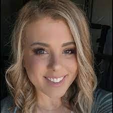 Michelle Hovde's Instagram, Twitter & Facebook