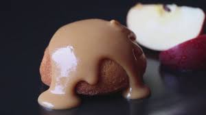 Dome Moelleux Aux Pommes Sauce Caramel Au Beurre Sale Moelleux Aux Pommes Sauce Caramel Caramel Au Beurre Sale