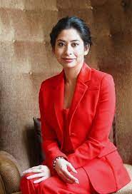 The waiter is also very polite! Perfect Match Tunku Aminah Shares A Love Of Football With Her Husband To Be Princess Prince And Princess Red Leather Jacket