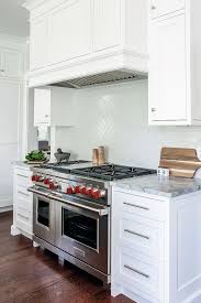 Benjamin Moore Simply White Kitchen Cabinets Are Custom Made And The Color Is Benjamin Moore Sim Kitchen Design Kitchen Inspirations Traditional Kitchen Design