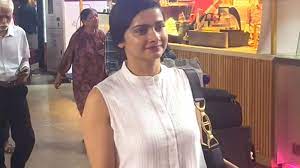 Prachi Desai is a sight to behold in white kurta at airport | Etimes -  Times of India Videos