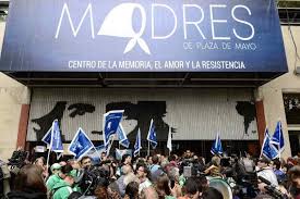 En la celebración del décimo aniversario del final de la icónica serie. Tension En La Sede De Madres De Plaza De Mayo Por Un Operativo Judicial La Voz