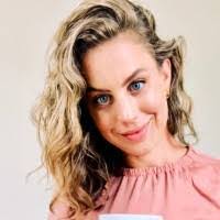 Hannah Gentry's Instagram, Twitter & Facebook