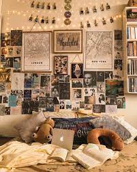 Have you been considering using a website like ebay, gumtree or preloved to purchase some old furniture to repaint or give a total makeover, and feel completely stuck? Room Inspiration Retro Bedrooms Retro Room Room Decor Bedroom