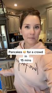 Have you heard of Sheetpan pancakes 🥞 so yum!! & perfect way to feed a  crowd! #crazybusymama #CBM