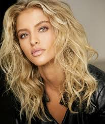 Angeline Appel's Instagram, Twitter & Facebook