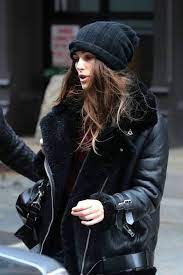 Keira Knightley Shows How To Style A Shearling Leather Jacket Le Fashion Winter Fashion Fashion Womens Black Jacket