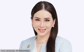 Nữ tỷ phú Hoa hậu Hoàn vũ lao đao