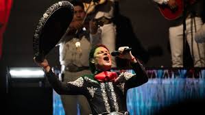 Mexico music star Pedro Fernández energizes El Paso