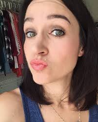 No one has ever mentioned them pouch things that go behind lip…… I wunder  what they like……… well I'm back