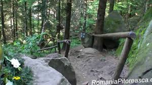 Pestera sfintei teodora de la sihla este unul dintre locurile sfinte din zona neamtului. Pestera Sfintei Teodora De La Sihla Moldova Youtube