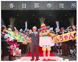 あの しんちゃん一家がメキシコへ引っ越し 野原家が春日部市役所に住民転居届を提出 しんちゃん 一家 ちゃん