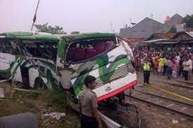 Crew ibaratnya sopir pribadi / perusahaan yang hanya terima gaji sesuai kesepakatan. 22 Penumpang Bus Po Haryanto Terluka