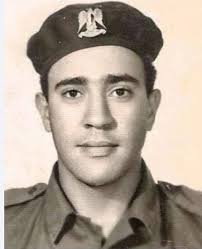 والله عفارم عليك ياحاج موسي فخر أوغندا والله🤫🫣👇👇👇 أوغندا: المزارع  الأوغندي موسى تزوج اثنتي عشرة امرأة يقول " تزوجت امرأة تلو الأخرى حتى تمت  اثنتا عشرة زوجة. ويتساءل كيف يرضى الرجل بامرأة