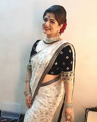 Best hd image of actress srabanti chatterjee. Image May Contain 1 Person Standing Schone Frauen Indische Schonheit Indischer Stil