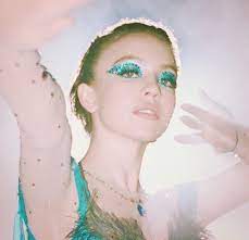 Her makeup is simple on everyday occasions, with basic foundation, highlighter, mascara, and every now and then a bit of eyeliner. 7 Of Euphoria S Best Makeup Looks Mademoiselle O Lantern